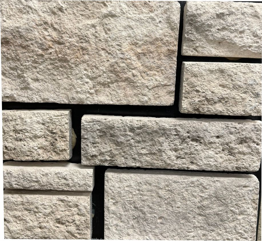 Castle – Natural Blend sample board. Pale cream and buff with a rough, pitted face and faint warm highlights.