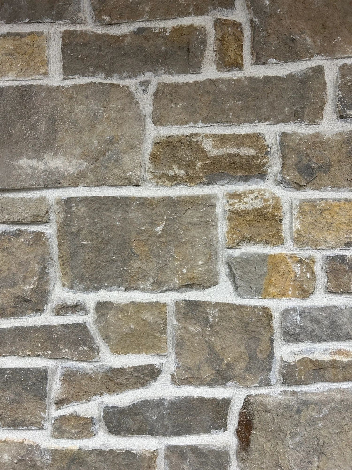Fieldstone natural thin veneer, Dove Gray, installed